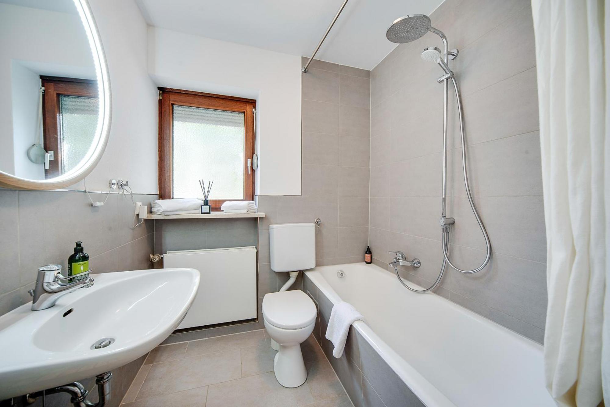 Ferienwohnung Mit Garten Am Chiemsee 프리엔암치엠시 외부 사진